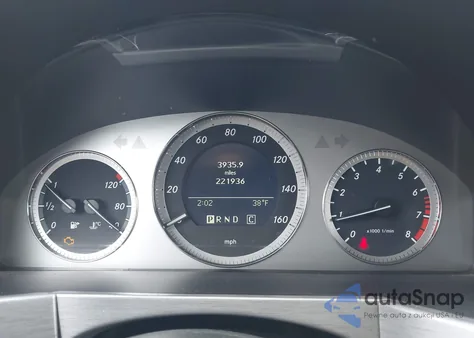 2010 Mercedes-Benz Glk 350 4Matic z USA, uszkodzony, nr VIN WDCGG8HB6AF471836